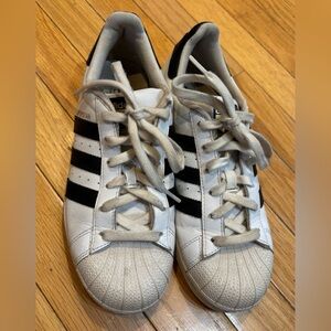 Adidas superstar women’s sneakers size 7.5